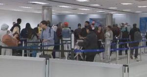 Read more about the article Despite cancellations and delays, South Florida travelers say post-holiday rush has been a breeze: "We were actually shocked" – CBS News