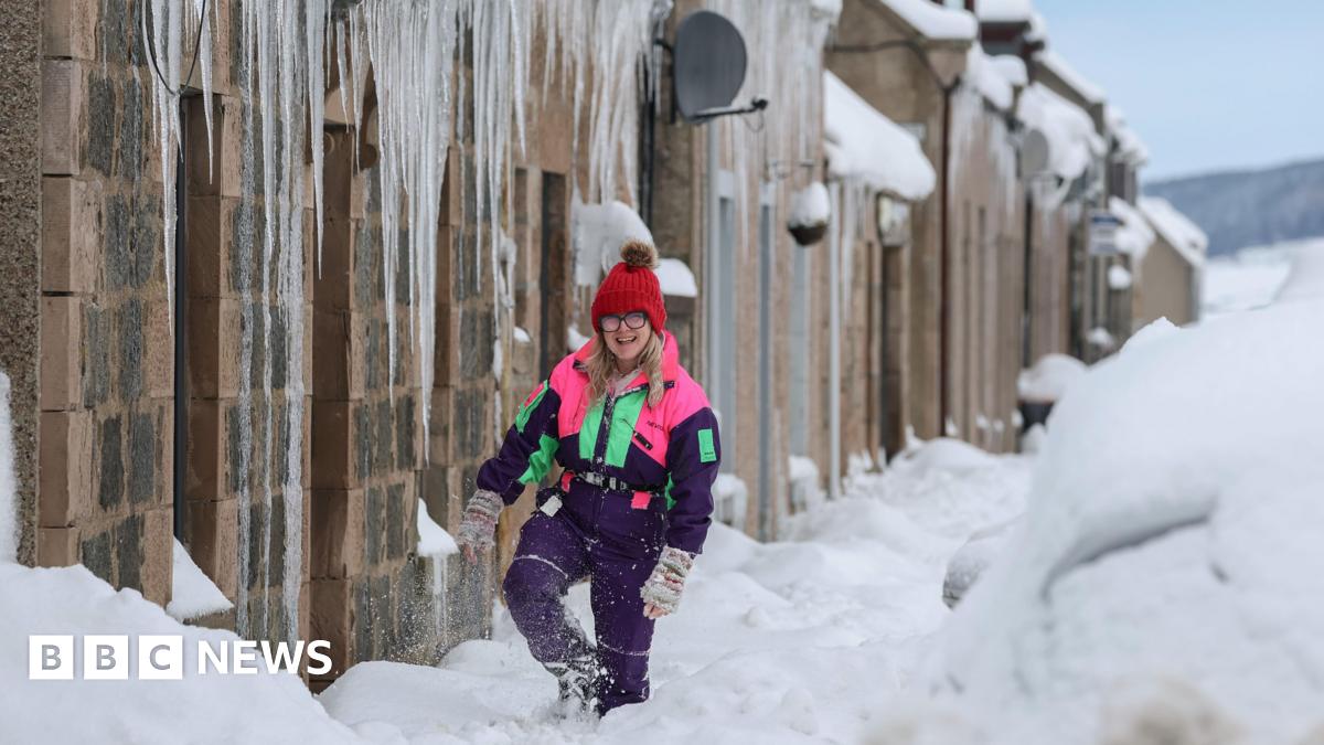 Read more about the article Snow and ice leads to school closures and travel problems after UK's coldest night of winter – live updates – BBC