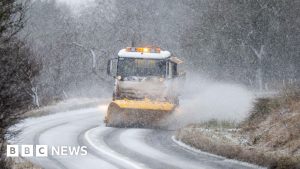 Read more about the article Snow alerts upgraded to amber as Scots warned of blizzard conditions – BBC