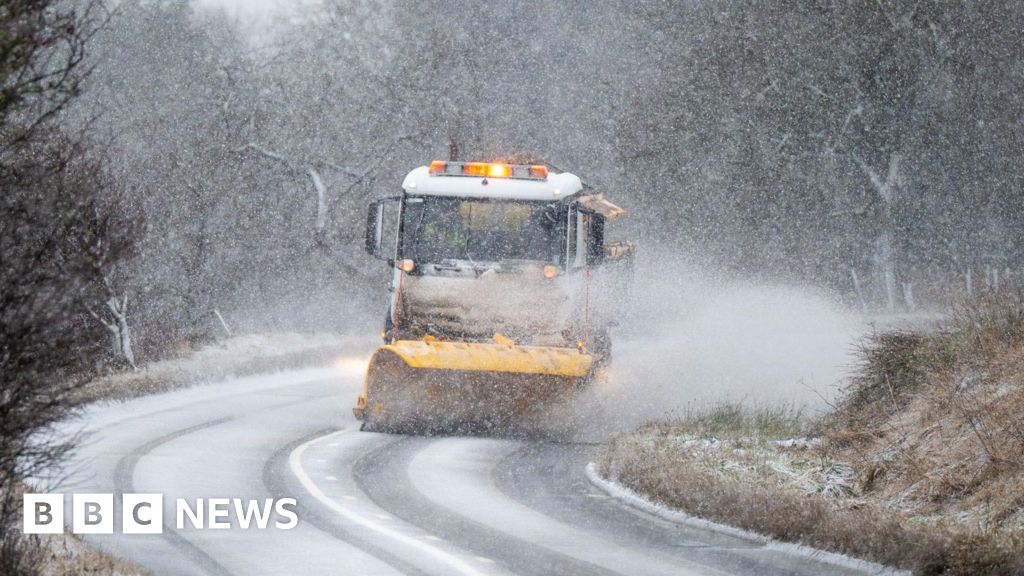 You are currently viewing Snow alerts upgraded to amber as Scots warned of blizzard conditions – BBC