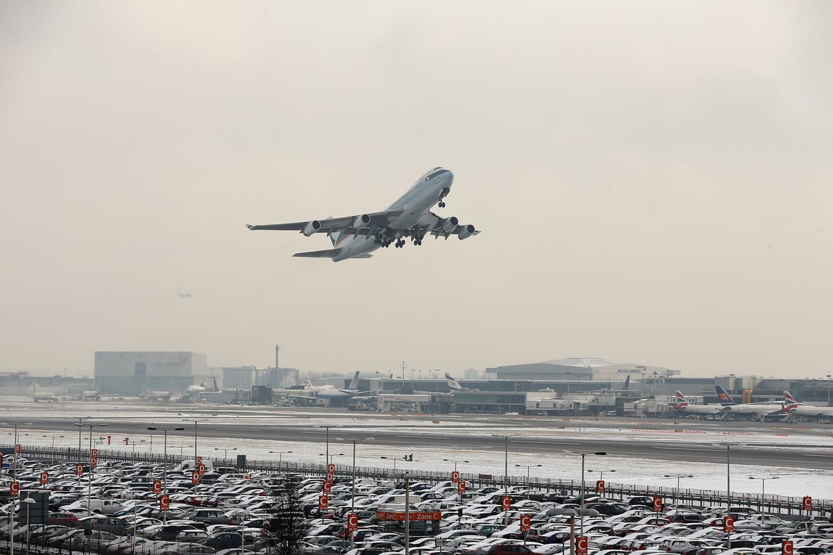 You are currently viewing Status of London airports after heavy snow hits UK – are they open? – NationalWorld
