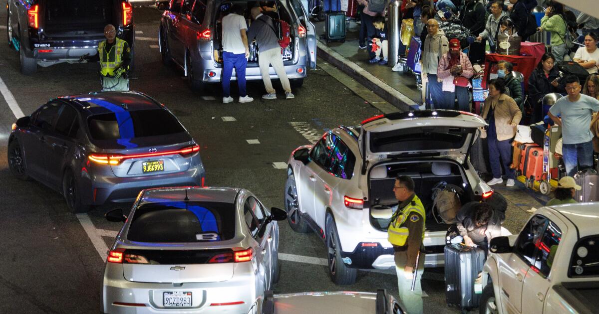 You are currently viewing California storms not canceling Christmas vacation. Holiday travel could set records – Los Angeles Times