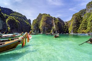 Read more about the article Travel Tuesday tips (and credit cards) that help you save any time of year – CNBC