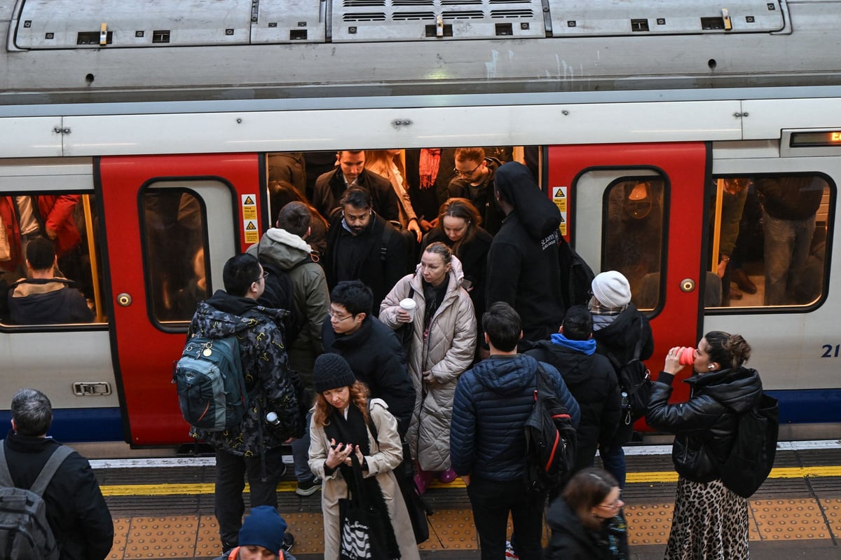 You are currently viewing London travel news LIVE: Windrush suspension and District delays during morning rush hour – standard.co.uk
