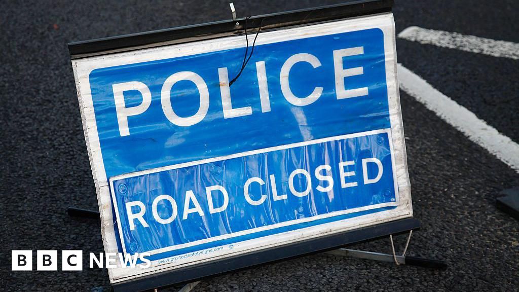 You are currently viewing A27 crash: Road shuts westbound between Falmer and Brighton – BBC