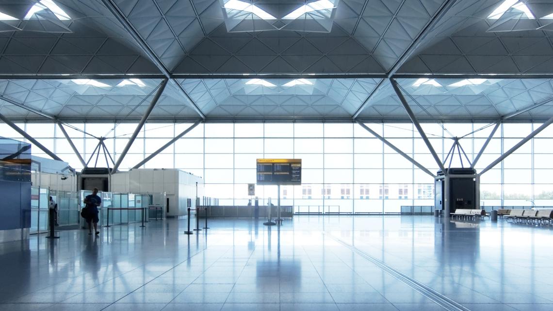 You are currently viewing Texas State Representative stuck in St. Maarten after hundreds of Caribbean flights were canceled following U.S. military operation in Venezuela – WFAA