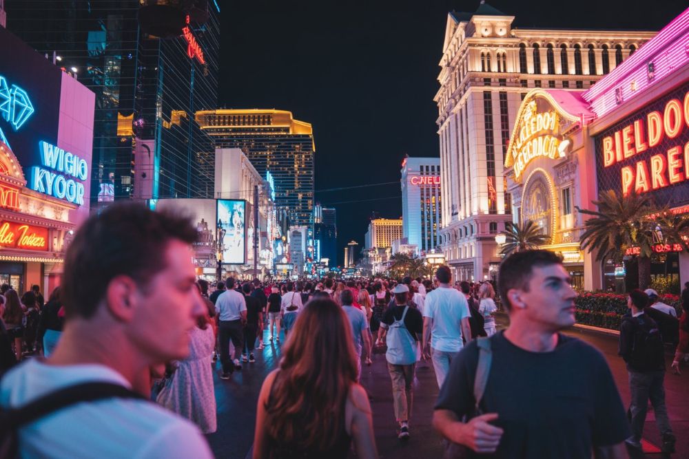 You are currently viewing Las Vegas Leads New York, Florida, California, and Hawaii in a Desperate Battle Against a Shocking Tourism Decline: US Tourist Destinations Face Major Drop in Visitors Amid Economic Uncertainty and Global Trends – Travel And Tour World