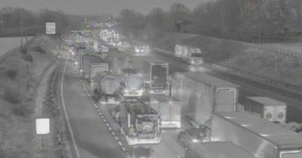 You are currently viewing Live Tuesday travel updates as crash on A50 and 'severe' M6 delays – Stoke-on-Trent Live