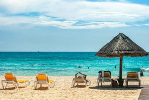 Read more about the article These Spring Break Destinations Are Trending for 2026 — With Florida and Mexico on Top – Travel Noire