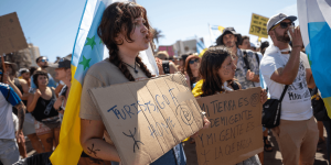 Read more about the article Anti-tourist protests return to Tenerife as furious locals launch attacks just weeks before Easter holidays – GB News