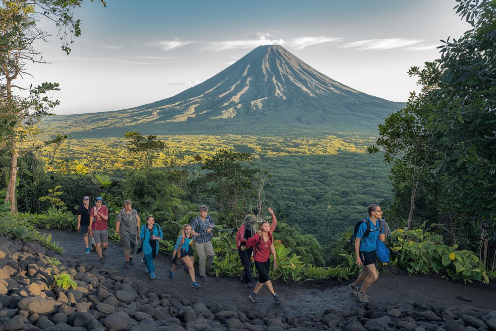 You are currently viewing Costa Rica Booms in 2025: Adventure Seekers Flock to Unforgettable Eco-Vacations with Exclusive Packages! – Travel And Tour World
