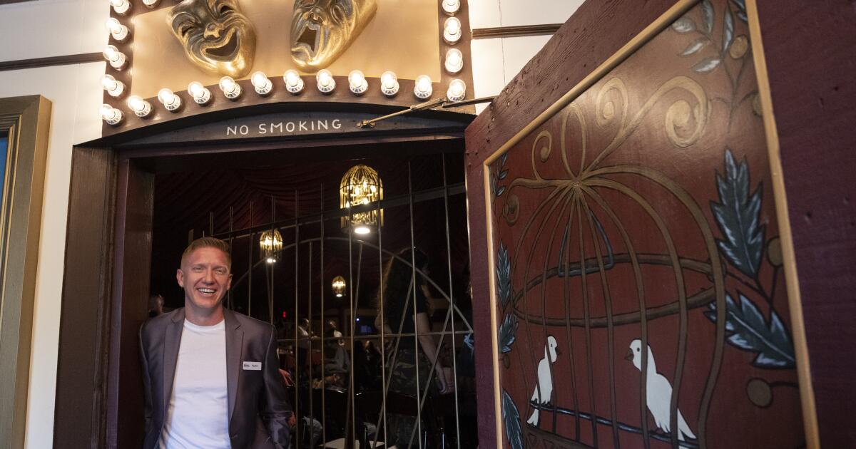 You are currently viewing Inside Knott’s Berry Farm, a tiny theater boasts rowdy shows and alums like Steve Martin – Los Angeles Times