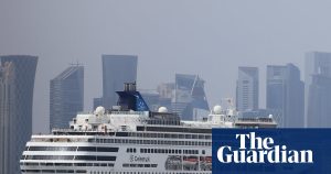 Read more about the article More than 100,000 Britons stranded in Gulf, with airspace closed to most flights – The Guardian