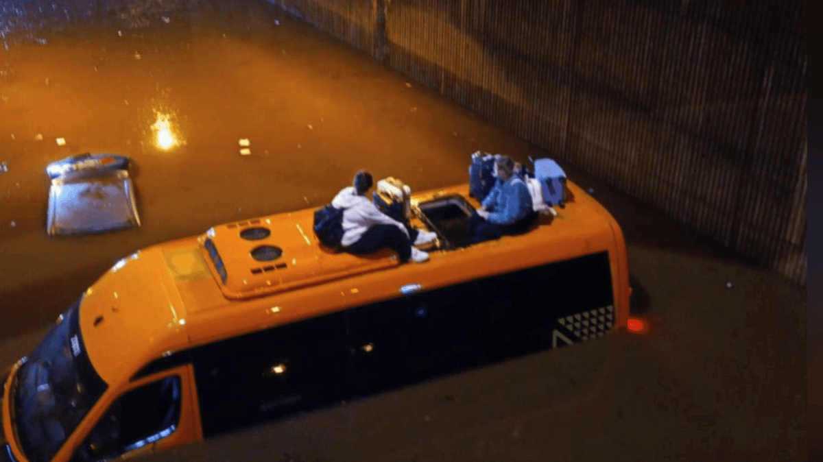 You are currently viewing Brits stranded on minibus as ‘state of emergency’ declared in popular holiday destination – LADbible