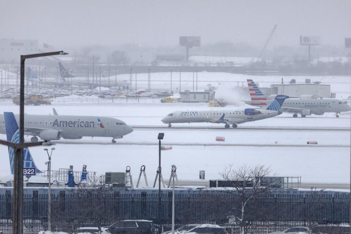 You are currently viewing Flights Out Of Buffalo Delayed By Massive Nor'easter – wyrk.com