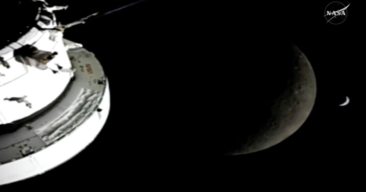 You are currently viewing Artemis II crew completes record-breaking trip around moon, now on path back toward Earth – CBS News