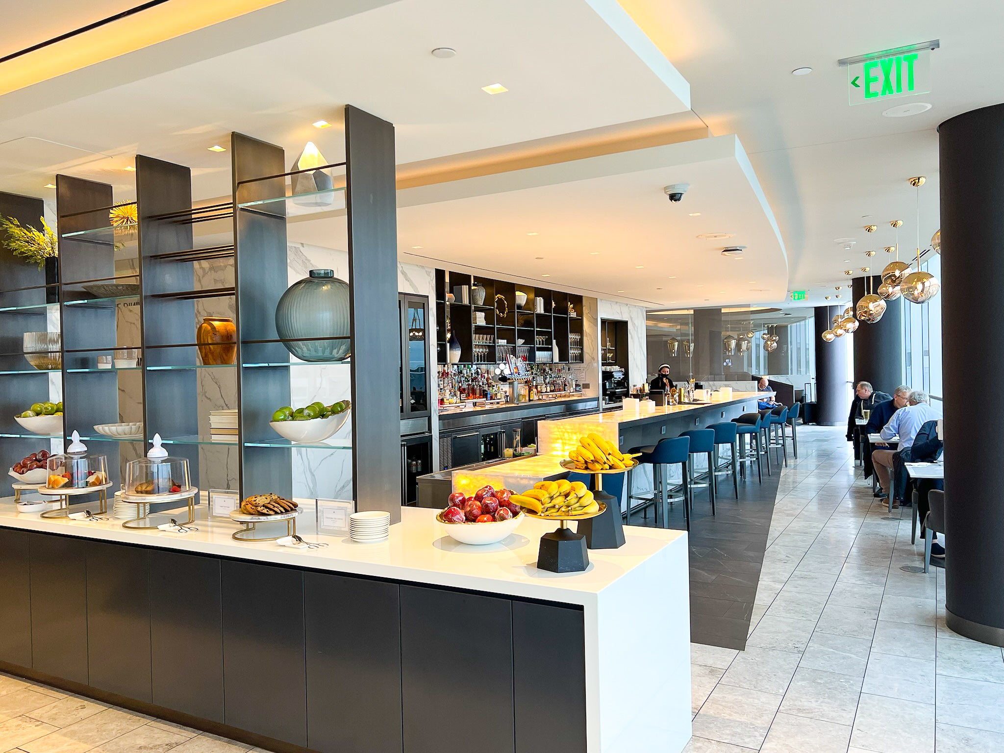 You are currently viewing Full List of Airport Lounges at Houston’s George Bush Intercontinental Airport [IAH] – Upgraded Points