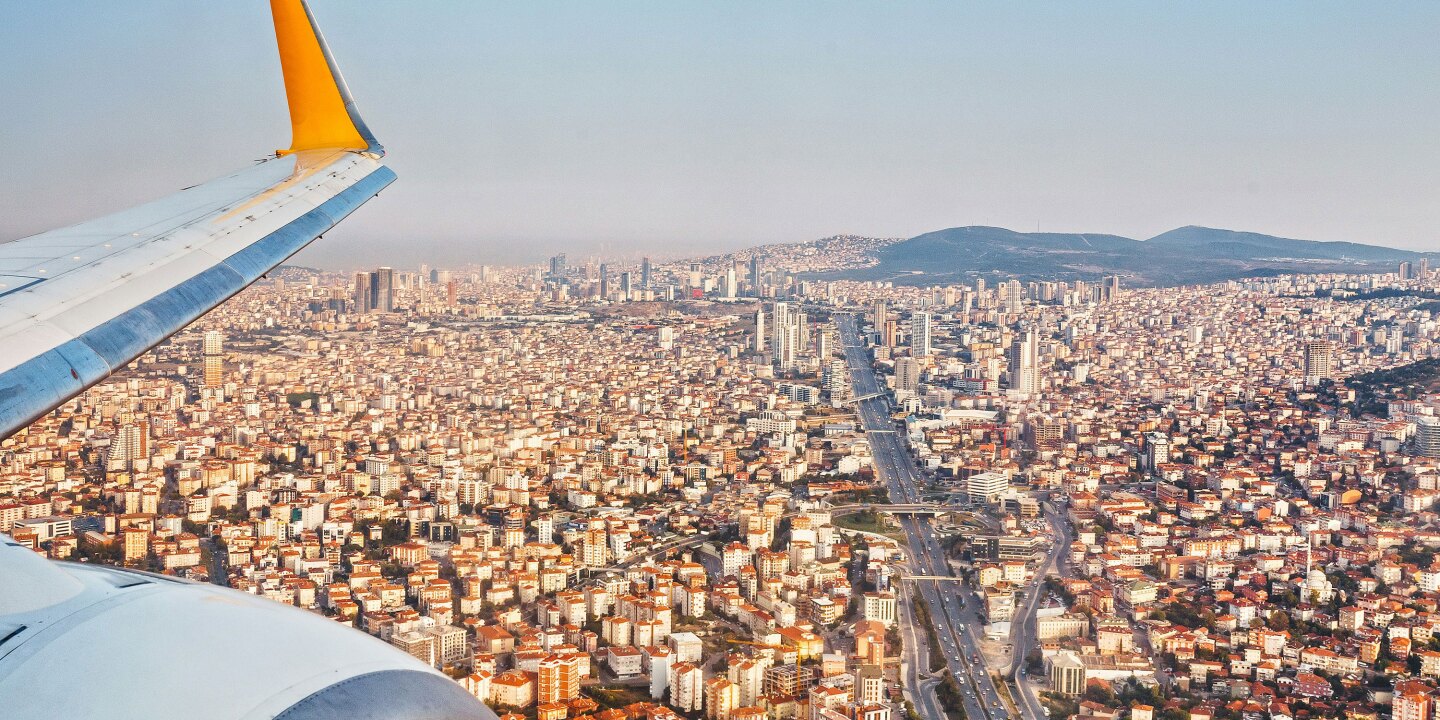 You are currently viewing Is Tuesday Still the Best Day to Book Cheaper Flights? This New Study Says It May Not Be – AFAR