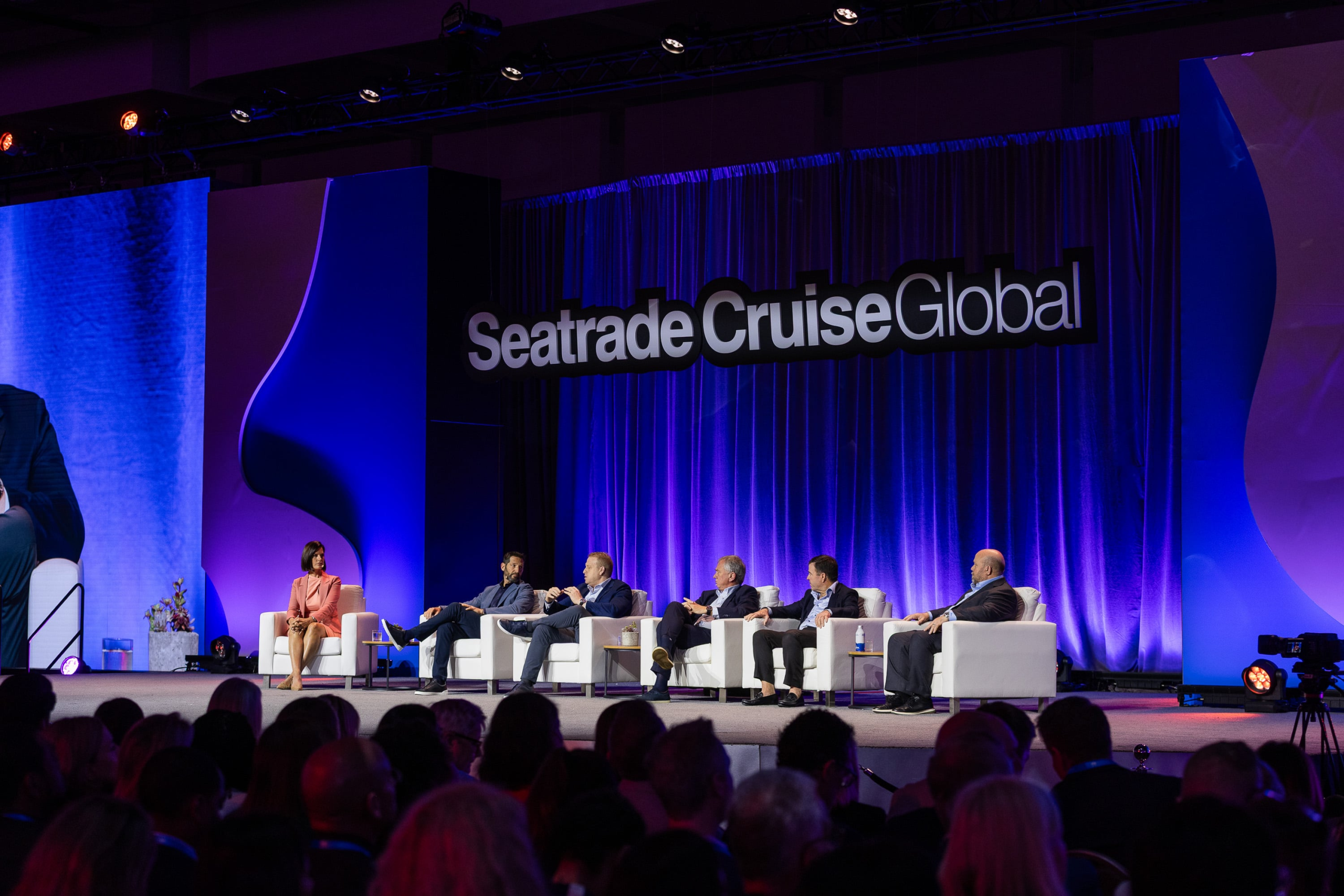 You are currently viewing How to Convince Non-Cruisers to Sail (According to the Top Execs in Cruise) – Luxury Travel Advisor