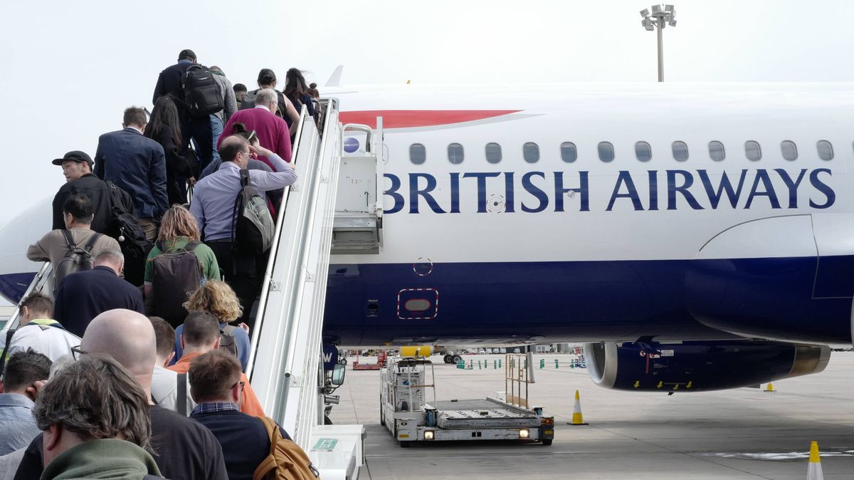 You are currently viewing Foreign Office issues travel warning after Iran attacks as airlines cancel flights – Liverpool Echo