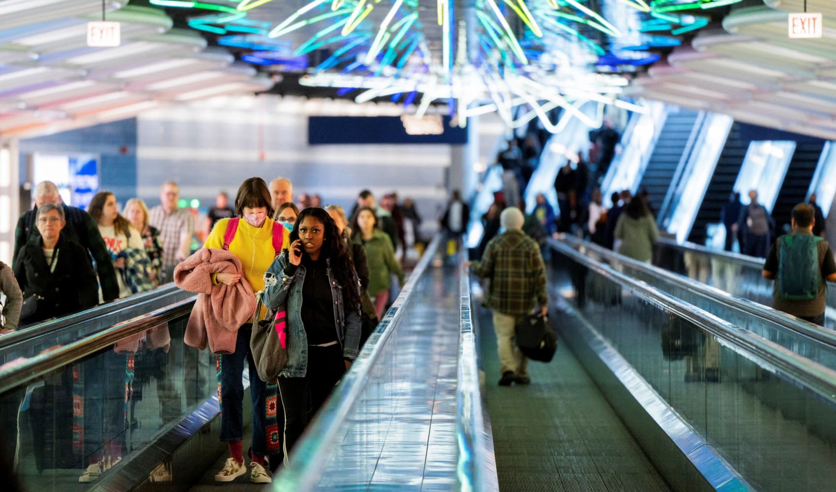 Read more about the article Travel experts offer tips on summer travel amid surging gas prices – NBC 5 Chicago