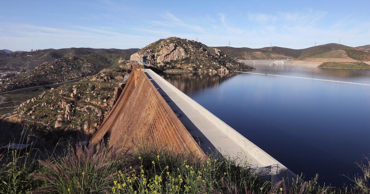 Read more about the article San Diego County agency selling water to keep its high rates in check – Los Angeles Times
