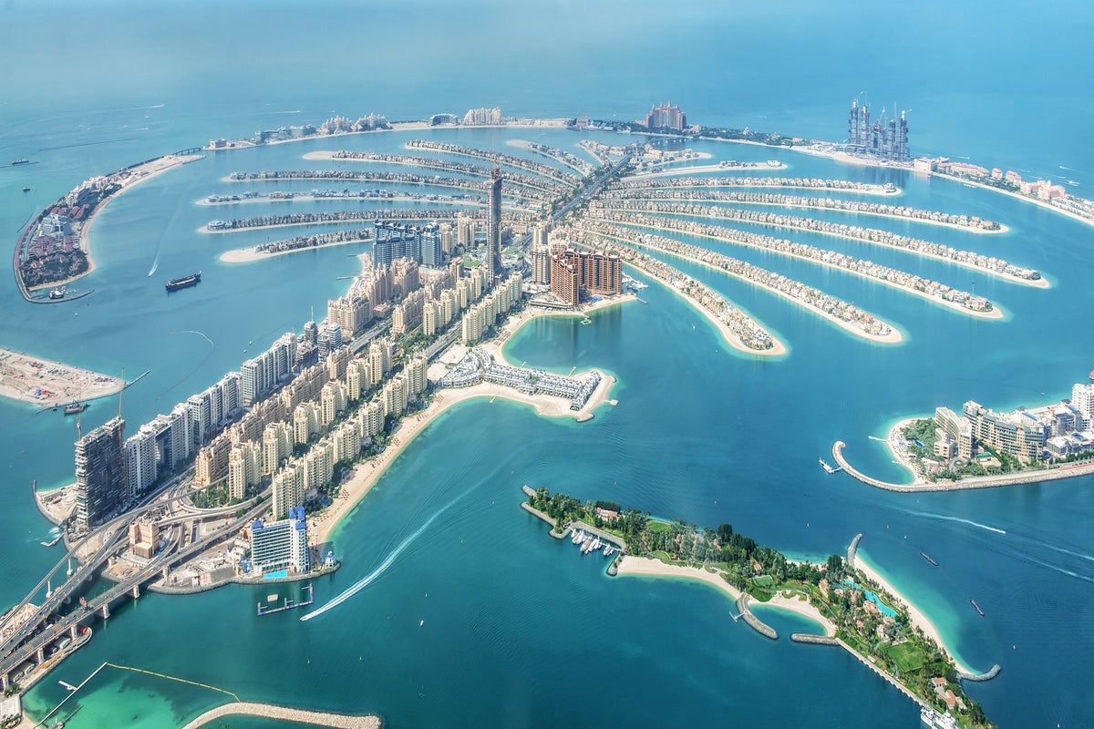 You are currently viewing Is it safe to travel to Dubai and Abu Dhabi? Latest UAE travel advice after nuclear plant struck in Iran-US war – The Independent