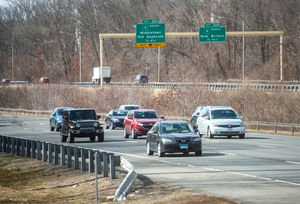 You are currently viewing CT residents not letting gas prices, flight costs stop them from traveling this summer. Here’s why – Hartford Courant