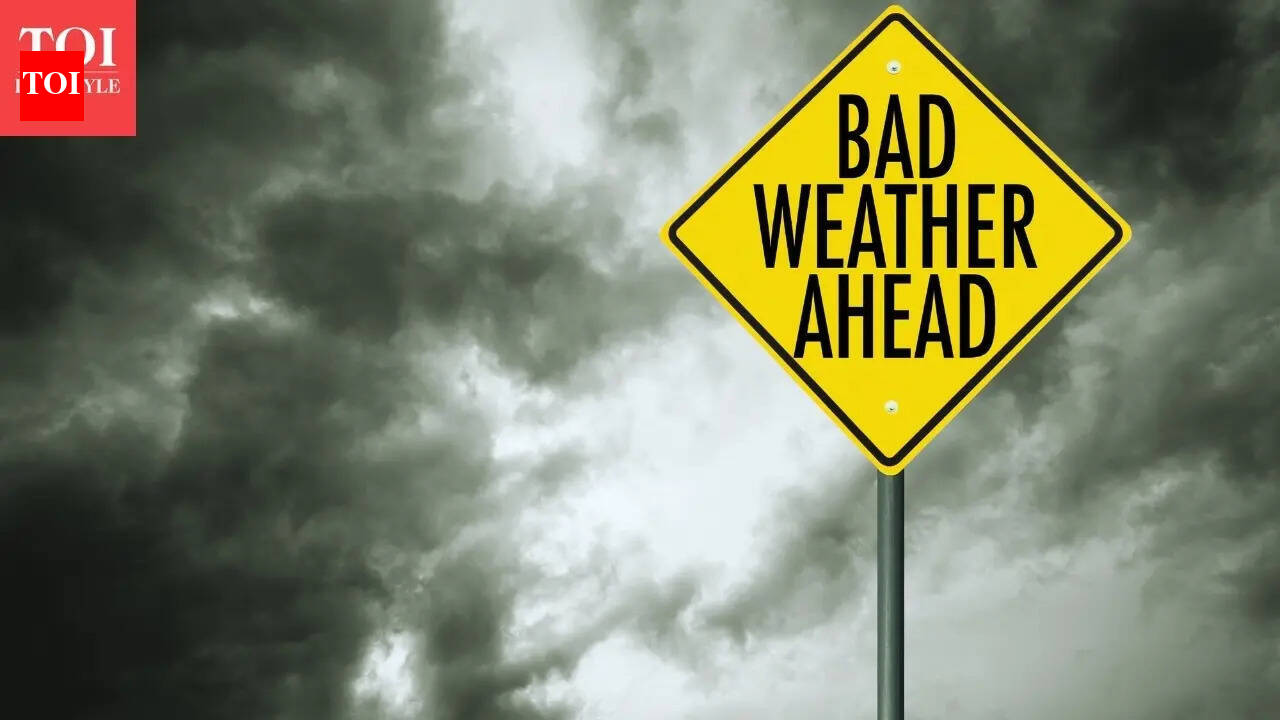 You are currently viewing Is Delhi expecting thunderstorms and hailstorms? IMD issues major travel warning as extreme weather hits – The Times of India