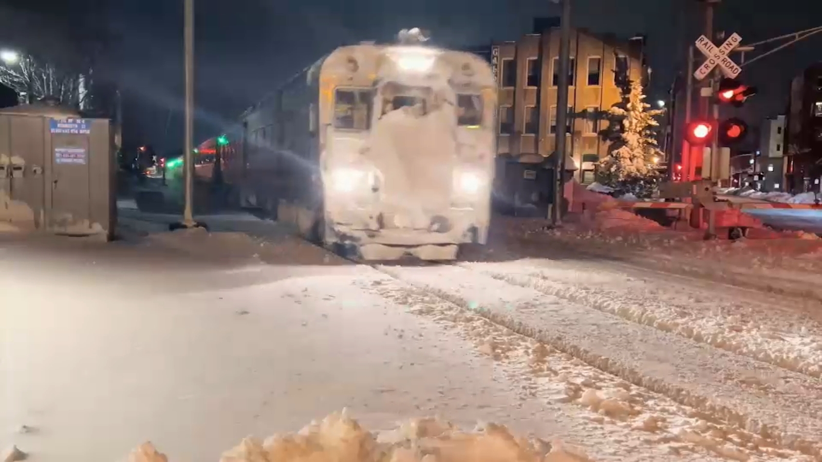 Read more about the article NJ blizzard warning: Snowstorm brings New Jersey to a standstill; travel ban lifted but drivers urged to stay off roads – ABC7 Eyewitness News