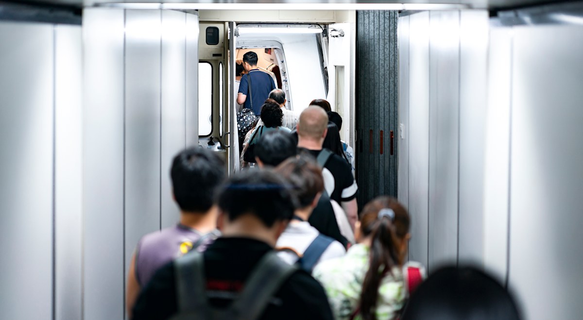 Read more about the article Ultimate round up of travel tips to make long-haul flying more bearable – Nine.com.au