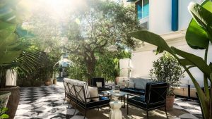 Read more about the article The Best Los Angeles Hotels Are All About Star Quality – Architectural Digest