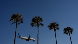 Read more about the article How would you fix air travel? – WBEZ Chicago