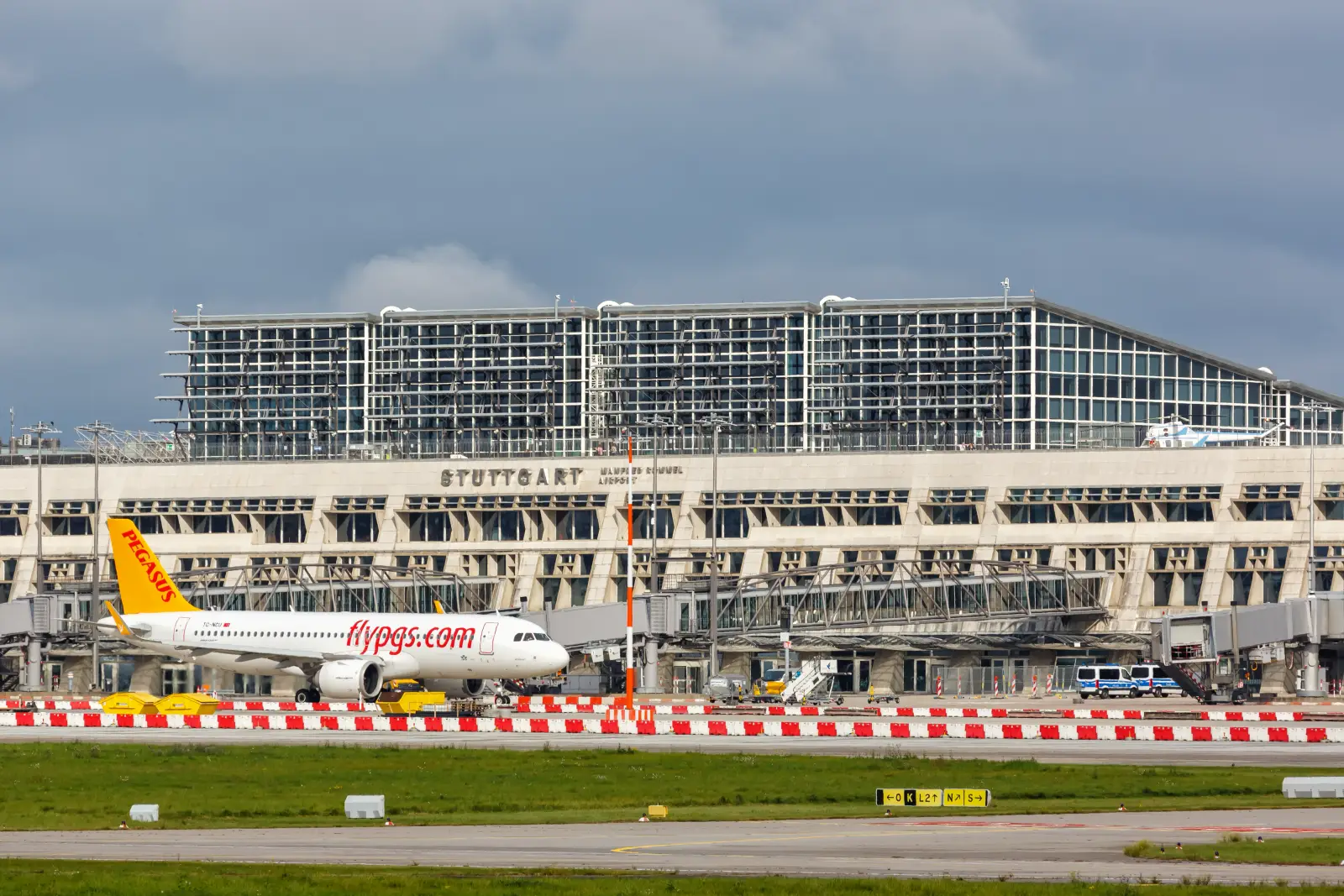 You are currently viewing Stuttgart Airport Security Breach Delays Flights – FTN news