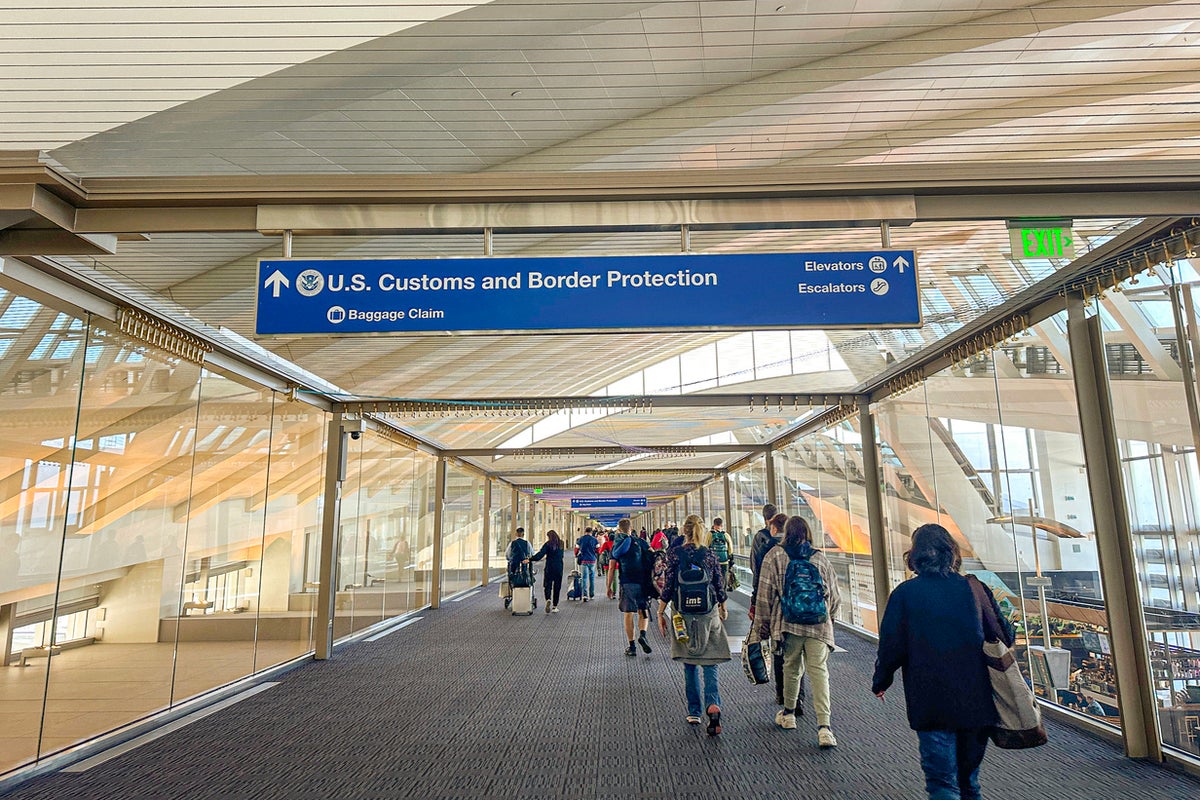 You are currently viewing ‘America must be more welcoming’: Tourist visits to the US are falling, led by one country – The Independent