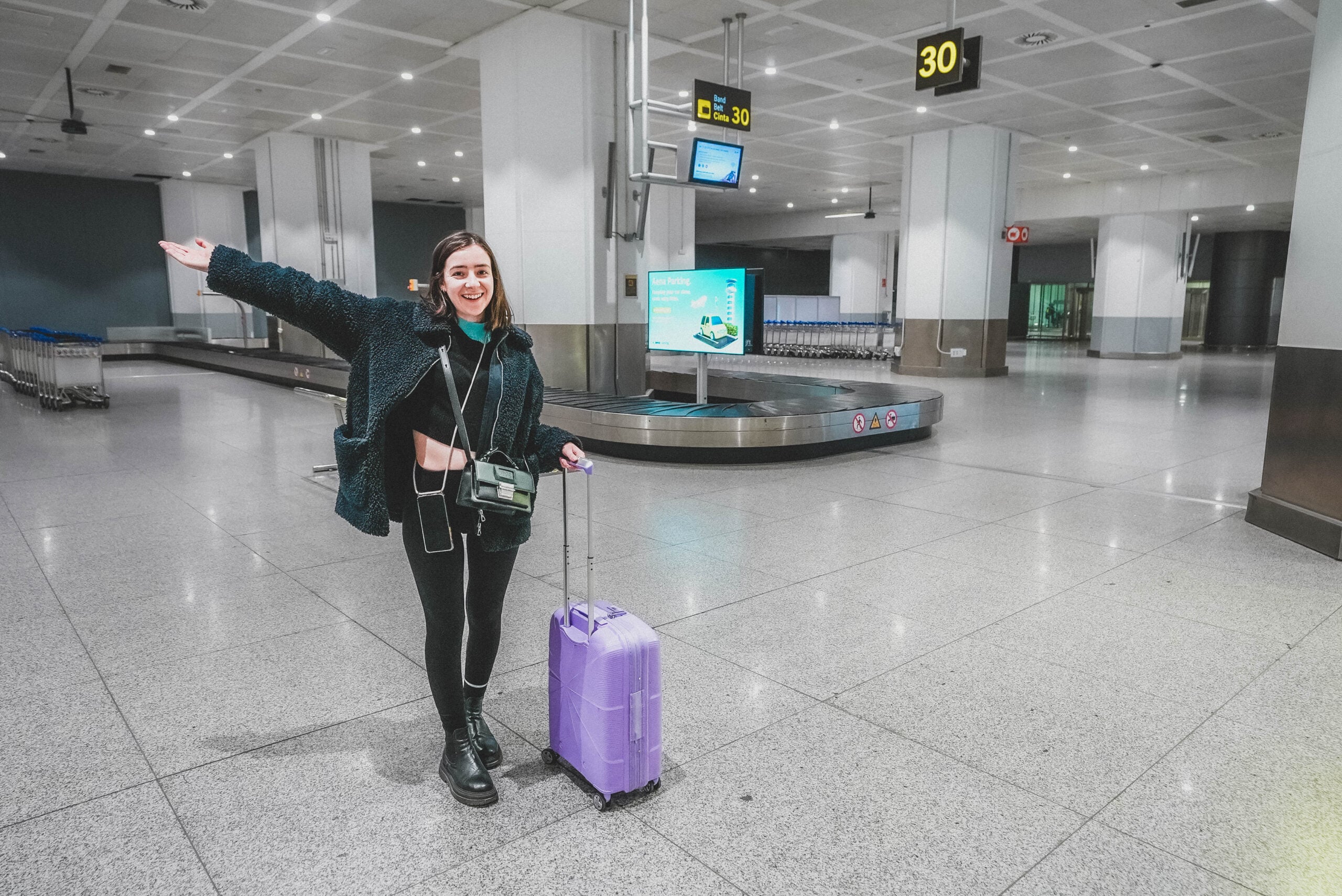 You are currently viewing 10+ Best Tricks & Tips on How to Travel With Hand Luggage Only – solosophie.com