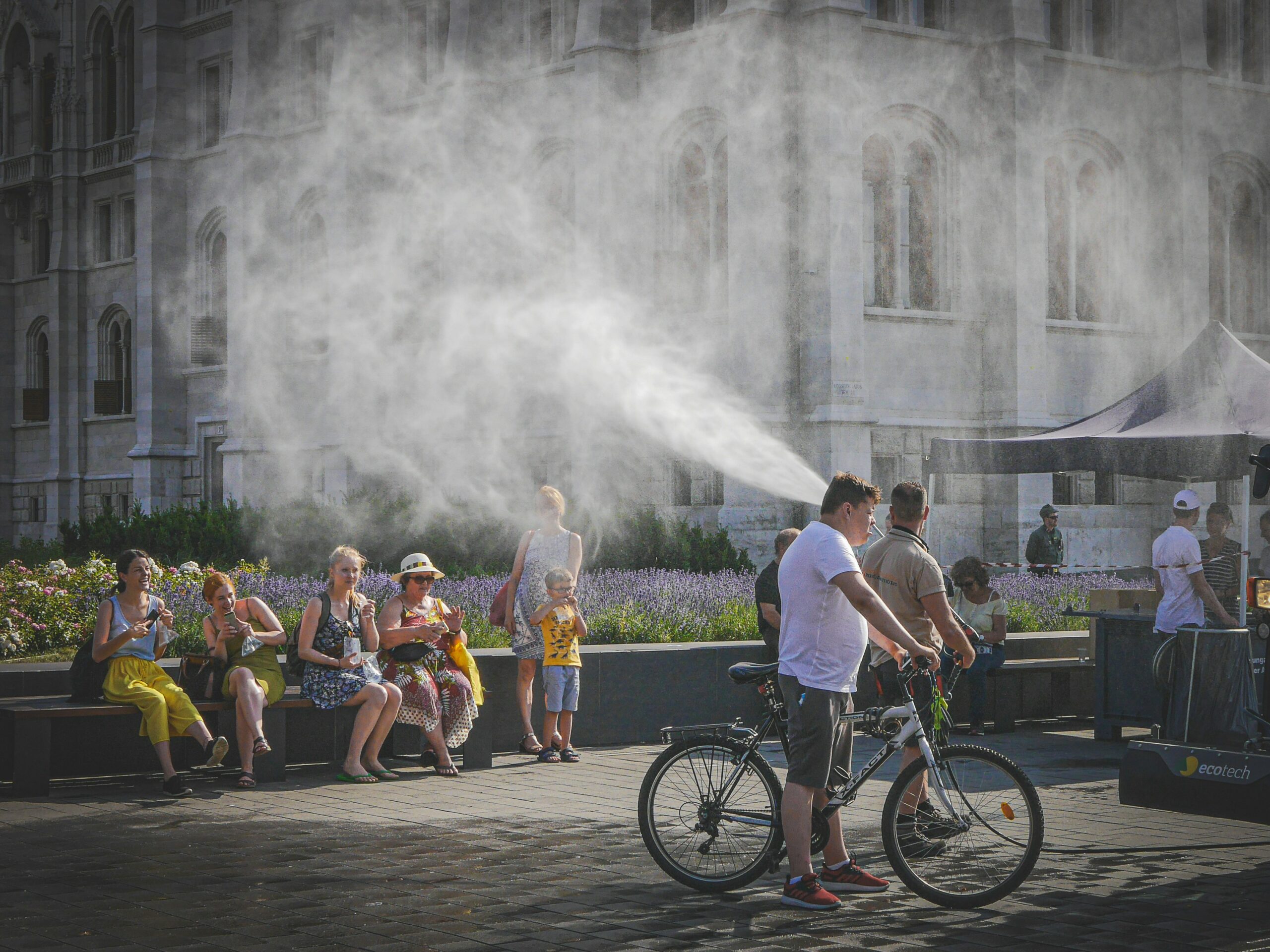 You are currently viewing Red heat alerts issued as Europe’s favourite destinations suffer deadly temperatures – Travel Tomorrow