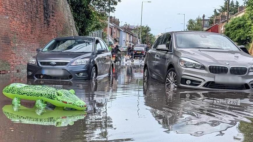 Read more about the article Travel disruption as heavy rain causes flash floods – Yahoo