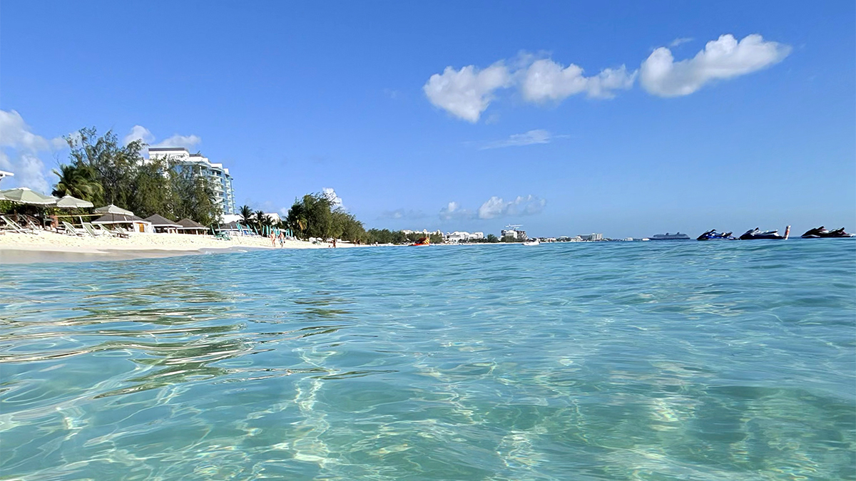 Read more about the article The Cayman Islands Is the Caribbean’s Fastest-Growing Destination for Families Right Now – Caribbean Journal